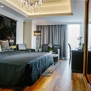 Deluxe Suite Spa Bath
